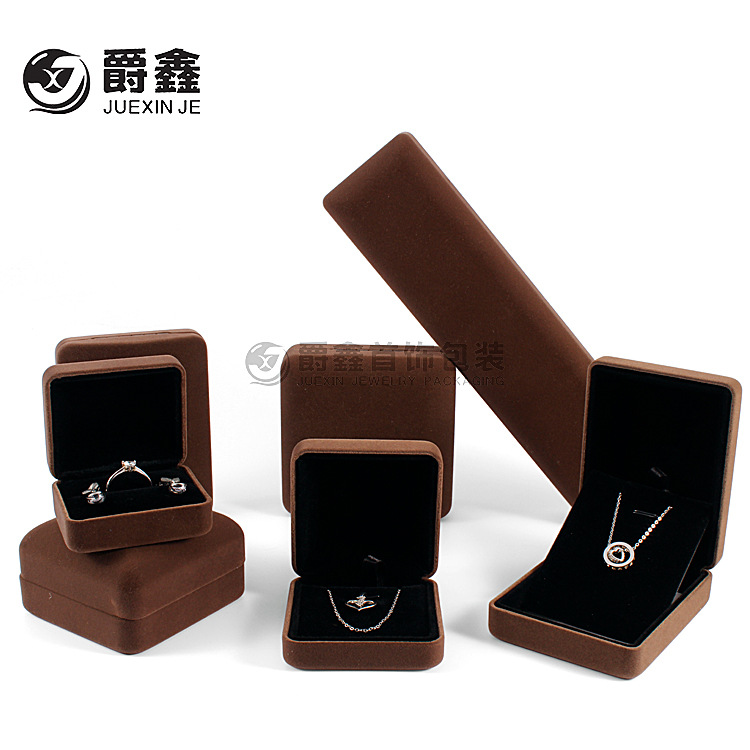 Flannel jewelry box high-end ring bracelet jewelry box pendant necklace gift box bracelet jewelry packaging box iron box