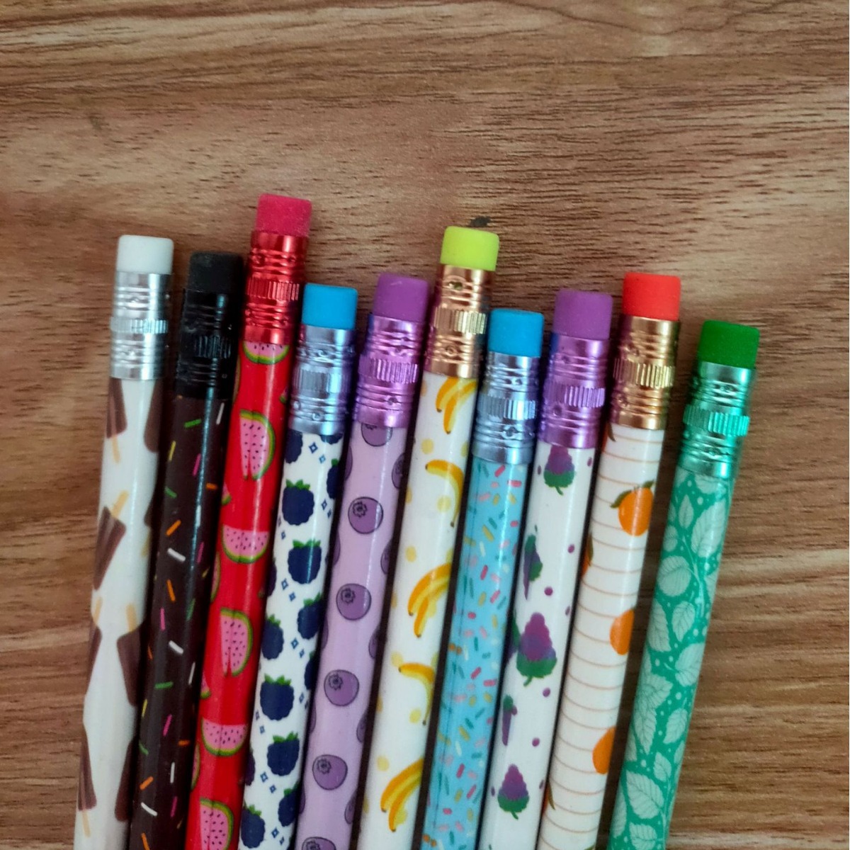 Picture of Set 2b Sketch Fruit Pattern Chenguang Primary School Stationery Gift Color Pen Scraping Incense Pen Wooden Pencil