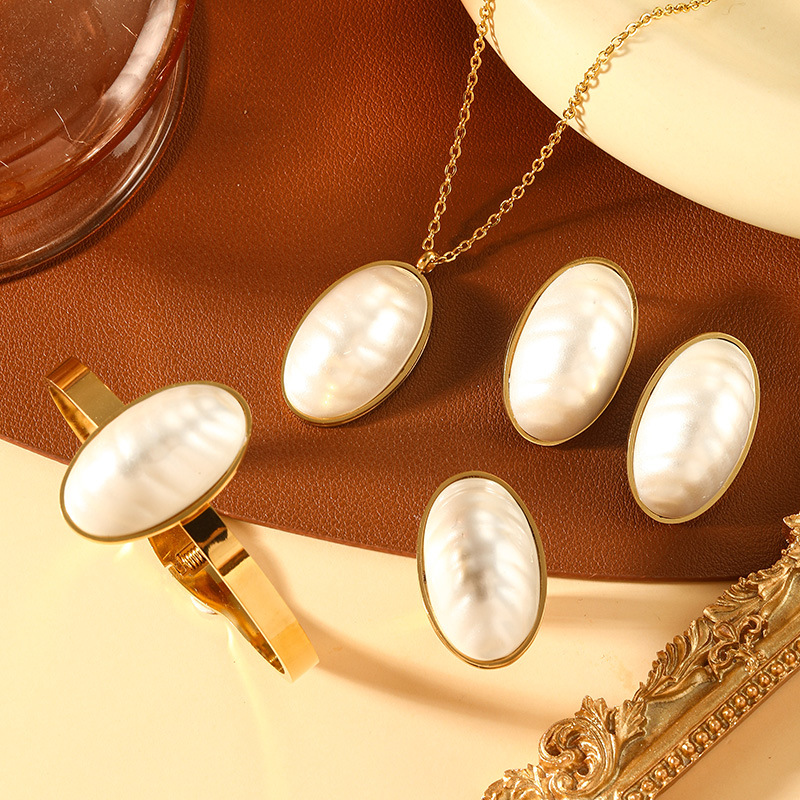 Picture of French Marka Oval Fritillaria Pendant Collarbone Necklace Ring Earrings Titanium Steel Plated 18k True Gold Light Luxury suit