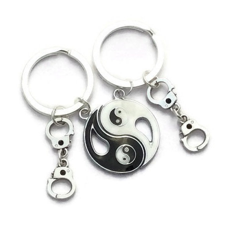 Black and White Taiji Figure Keychain Yin and Yang Handcuffs Creative Friendship Couple Key Chain European and American Double Jewelry