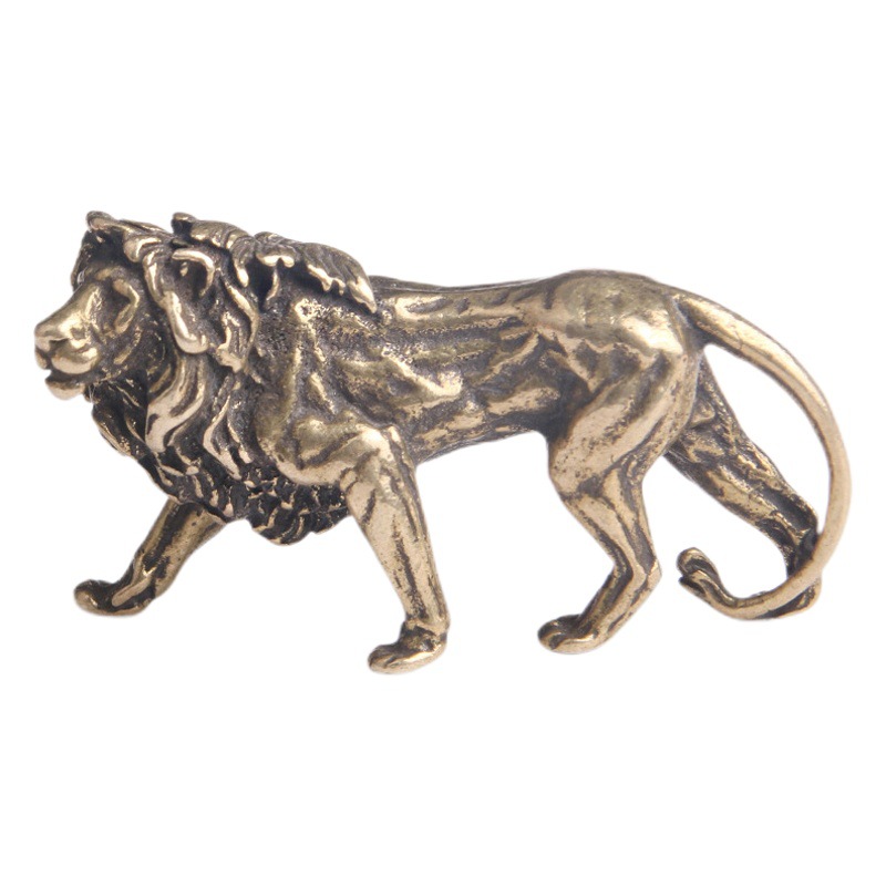 Brass distressed African lion keychain pendant King style lion creative pendant small ornaments copper wholesale