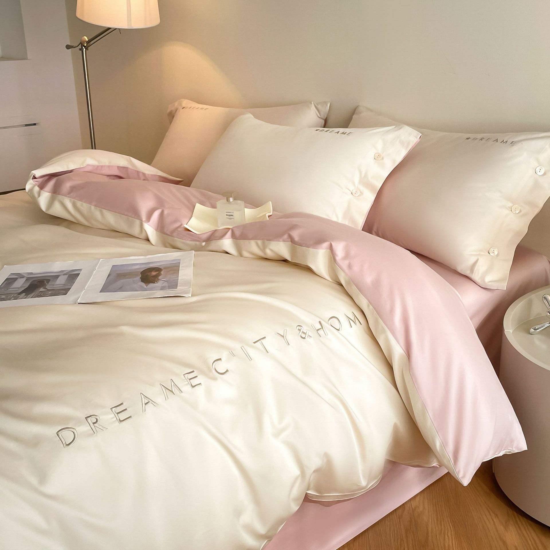 Picture of 60 Xinjiang long-staple cotton four-piece cotton bed sheet bed hat light luxury embroidery dormitory three-piece cotton bedding s