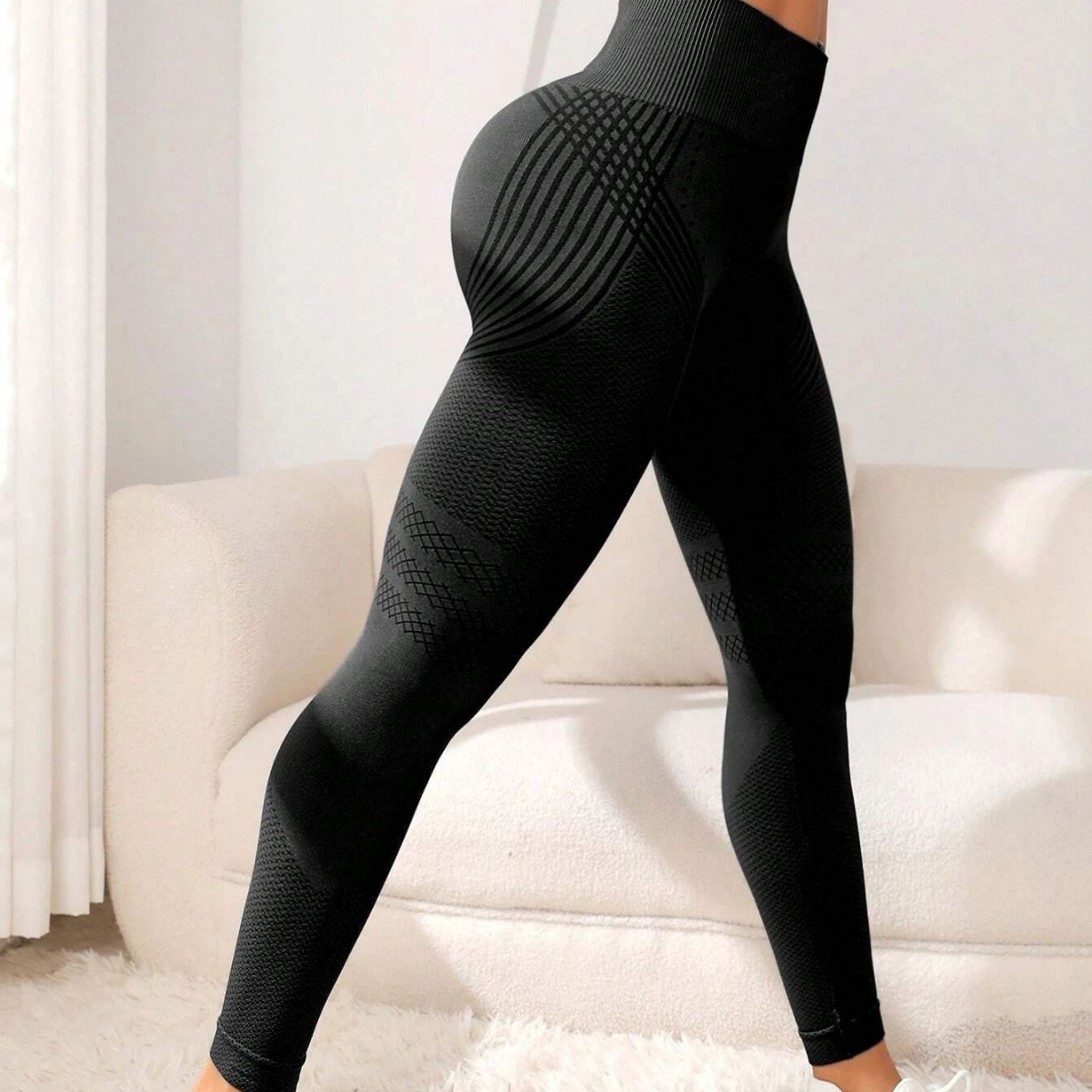 Picture of European and American hot selling seamless hip lifting fitness pants belly contracting tight high waist peach hip yoga pants wholesale
