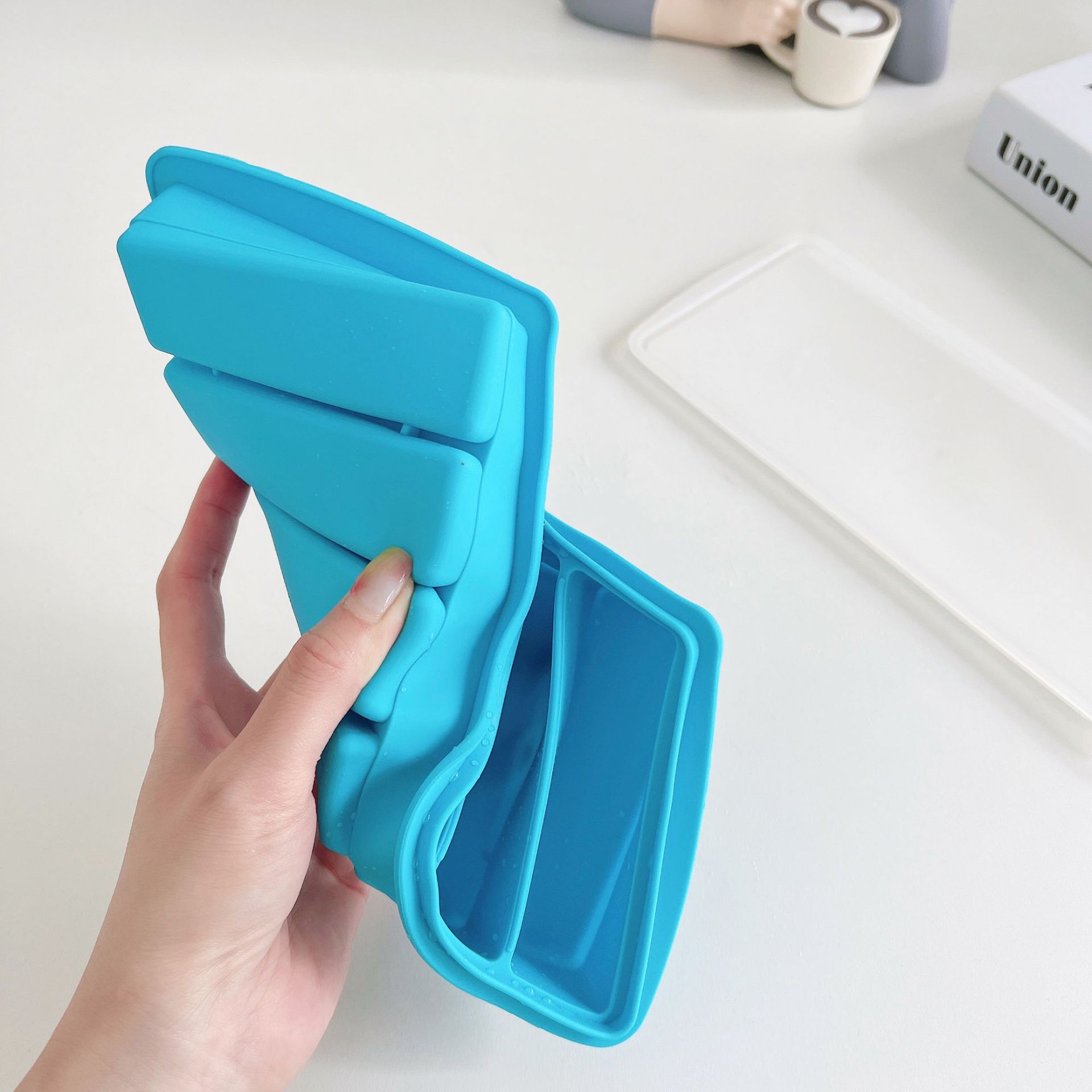 Picture of Summer Ice Cube Mold Silicone 6-grid Long Strip Ice Mold DIY Home Bar Edible Ice Cube Refrigerator Ice Maker