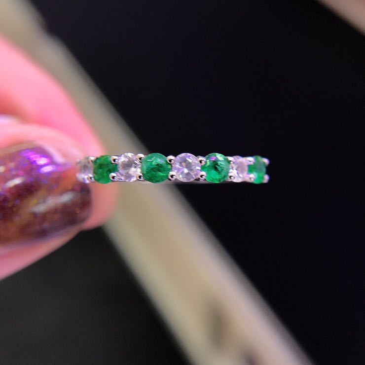 Jewelry manufacturer DIY 18K inlaid natural emerald ring main stone: 0.45 karat