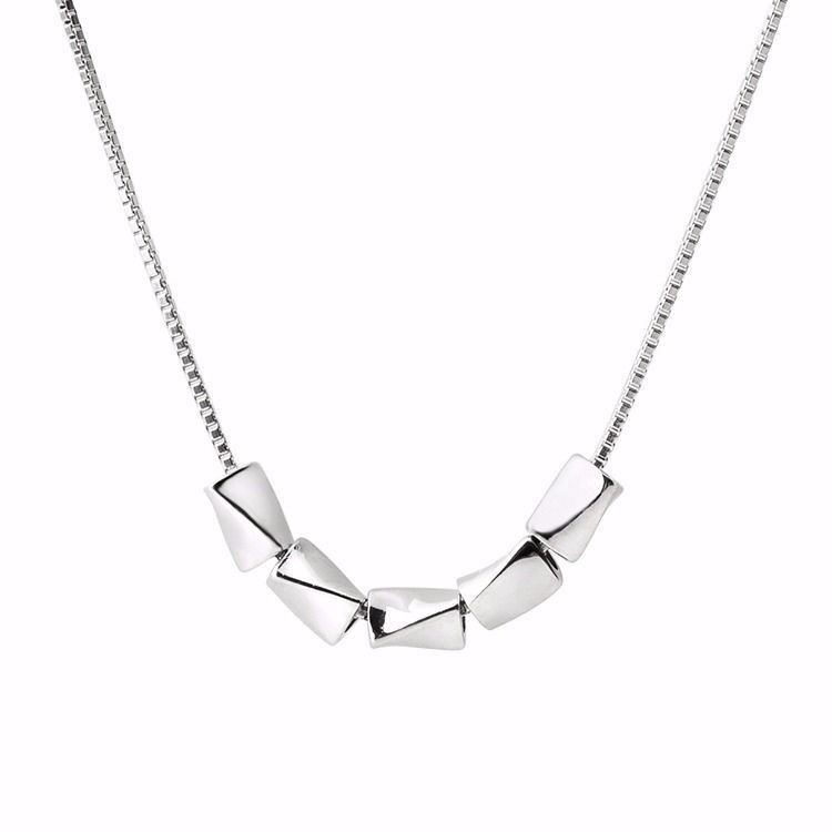 Picture of Ball Bead Necklace Women's Simple Elegant Design Style Necklace Women's Niche Trendy Clavicle Chain Women's Short Clavicle Necklace Popular