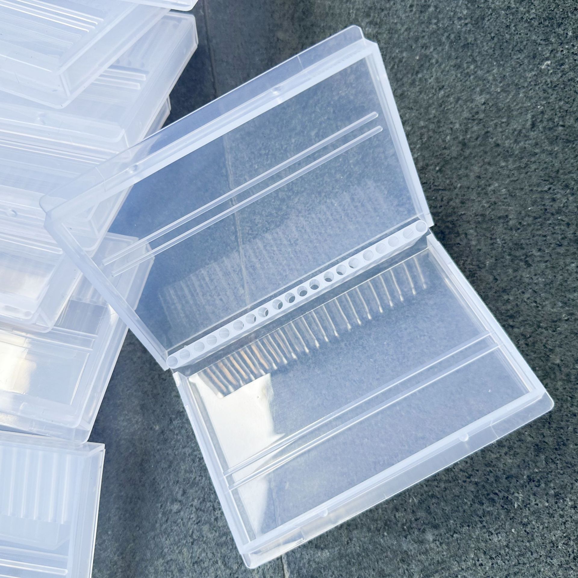 Rotary file packing box 20 pieces of tungsten steel grinding head plastic round single white transparent lid red base