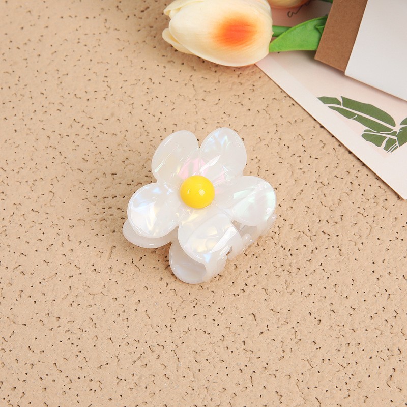 Picture of Tulip Cherry Grab Clip Premium 2024 New Maillard Grab Clip Cute Dalmatian Shark Clip Hair Accessories