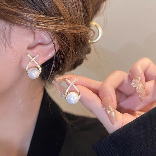 Natural Freshwater Pearl High-end Earrings for Women 2023 New Fashionable South Korea Cross Ear Jewelry Simple Silver Needle for Women