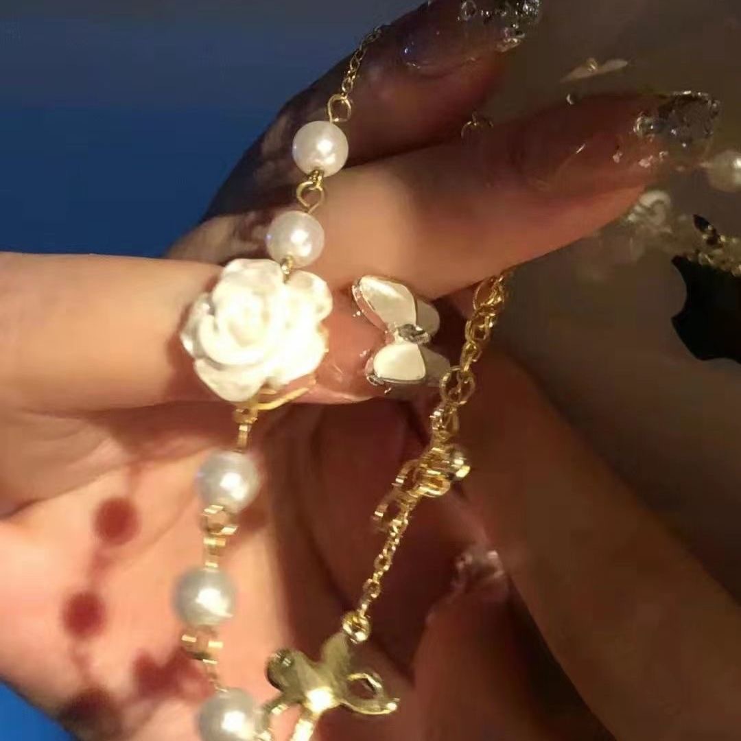 Picture of Camellia Pearl Bracelet Women's ins Niche Design Retro Diamond Butterfly Stitching New Girlfriend Bracelet Gift