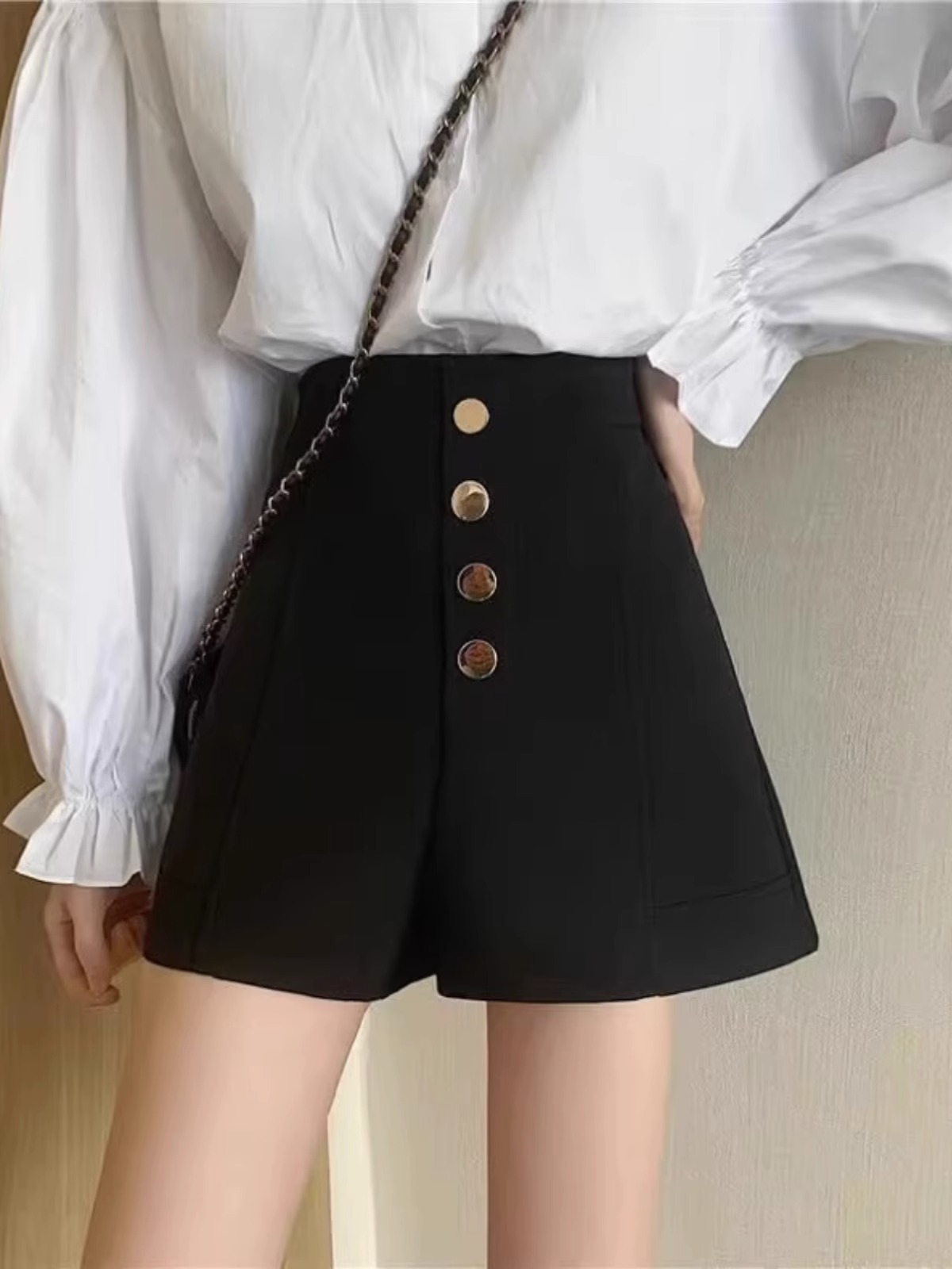Shorts Women's Autumn 2024 New Design Sense Button High Waist Fashion Wide Leg Pants Irregular A- Word Slim Hot Pants