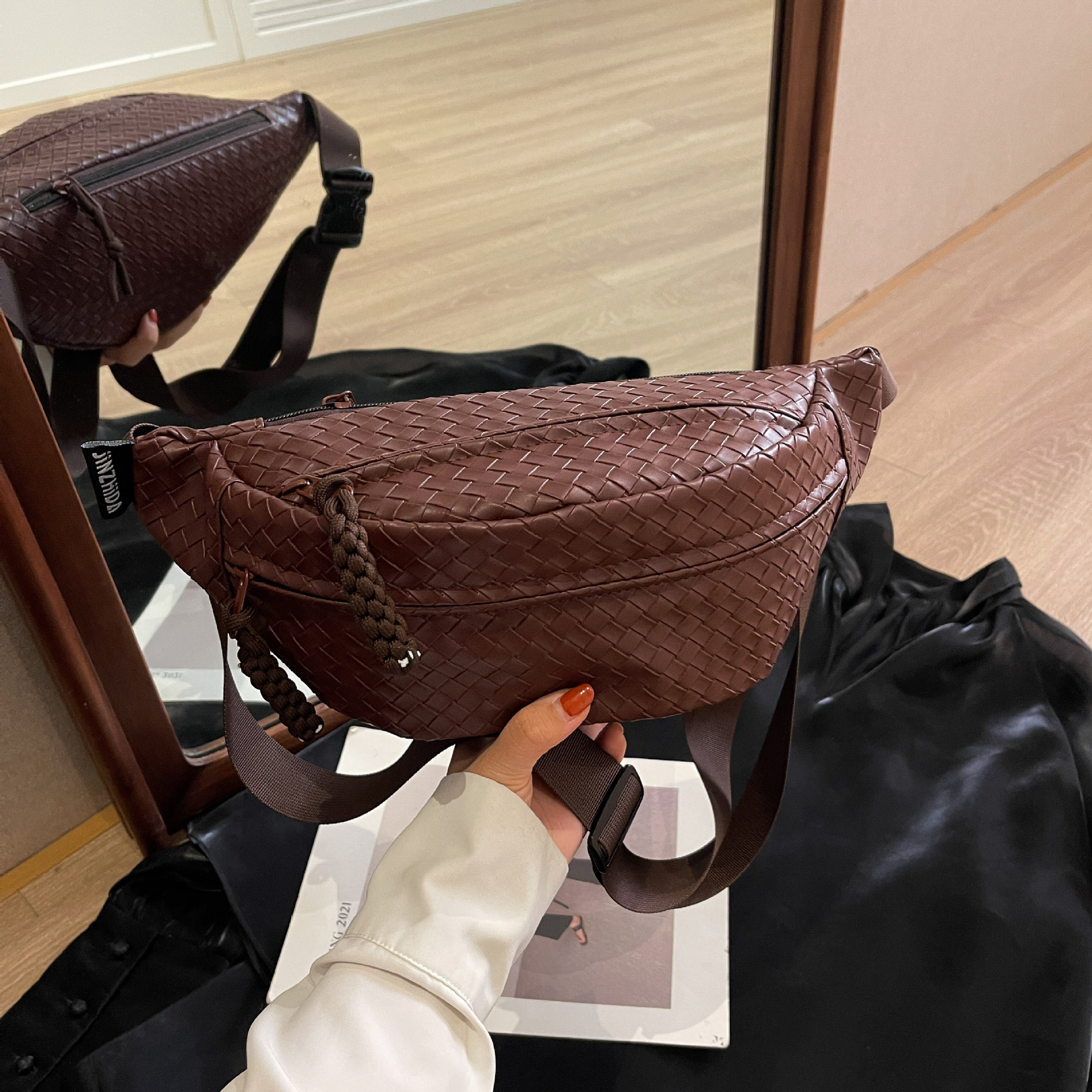 Picture of High-end retro niche design bag for women 2023 new popular popular all-match crossbody chest bag super popular waist bag