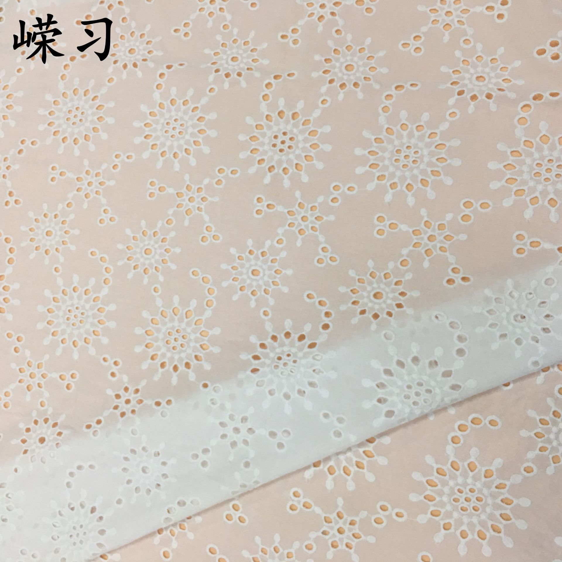 Cross-Border Cuttable Cotton Hollow Punched Embroidery Large Machine Large Hollow Pattern Embroidery Fabric Embroidery Fashion Fabric
