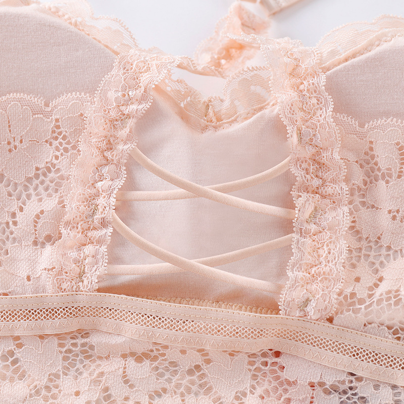 Picture of Summer Women's New Style Beautiful Back Wrapped Chest Lace Sling Tube Top with Chest Pad Base Anti-Glow Thin Girl Vest