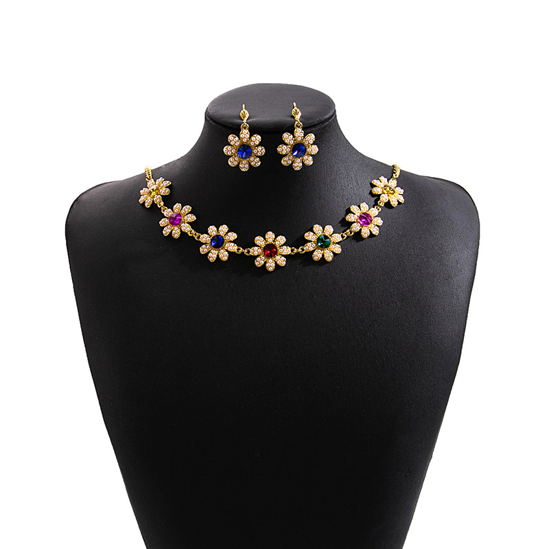 European and American Luxury Daisy Jewelry suit Fashion Dinner Dress Flower Earrings Vintage Diamond Necklace Wholesale Women