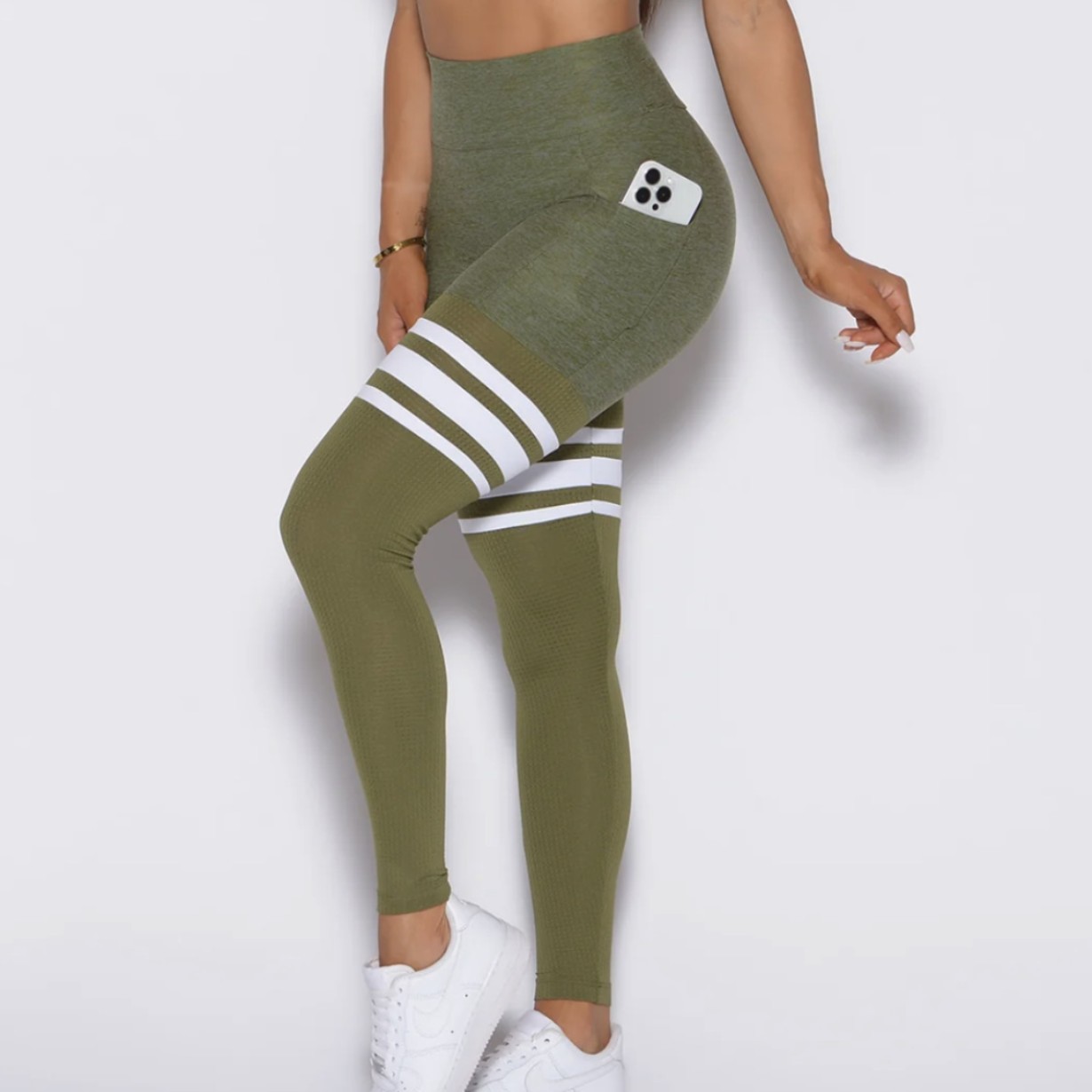 Picture of Cross-border High Waist Peach Hip Fitness Yoga Pants Stitching Sports Hip High Elastic Naked Sanding Breathable