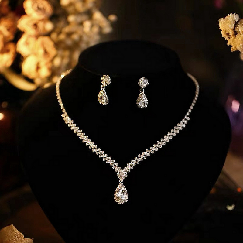 Cross-border Hot-selling Exquisite Claw Chain Necklace Earrings suit Two-piece Set Water Drop Necklace Chain Clavicle Chain Dinner Accessories Women