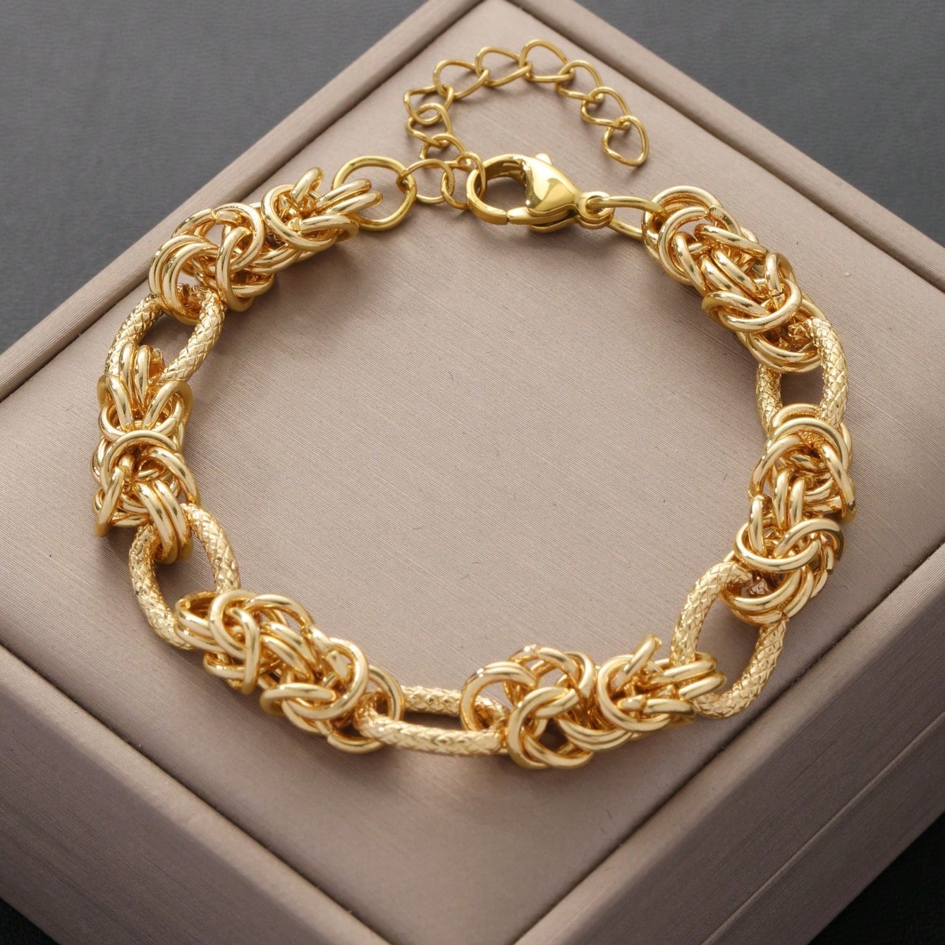 Cross-border new bracelet wholesale Europe and the United States retro simple cold wind female Cuba thick chain bracelet fashion hip-hop jewelry