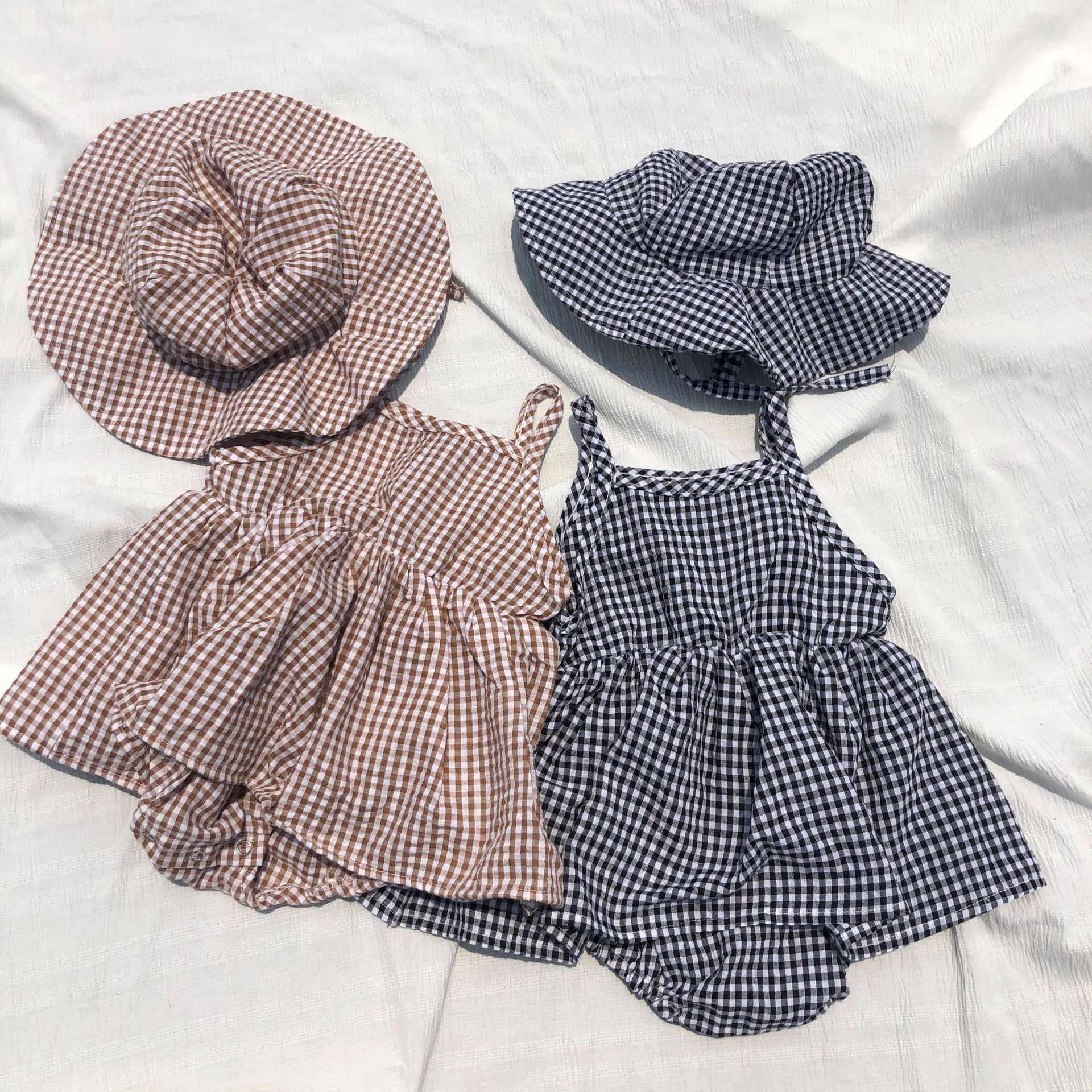 Picture of Summer New Sleeveless Girl's Dress Korean-style Plaid Baby One-piece Clothes Hats for Babies and Children Going Out Sling Dress
