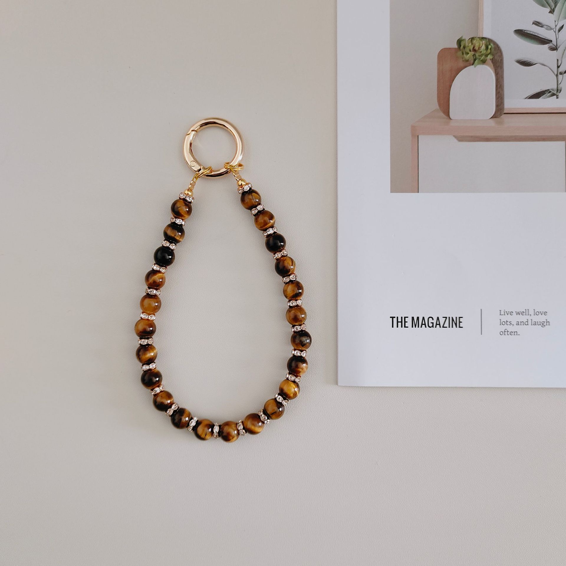 Retro Style Mobile Phone Chain Tiger Eye Stone Short Wrist Lanyard for Men and Women Outdoor Travel Fashion Keychain Portable Hanging
