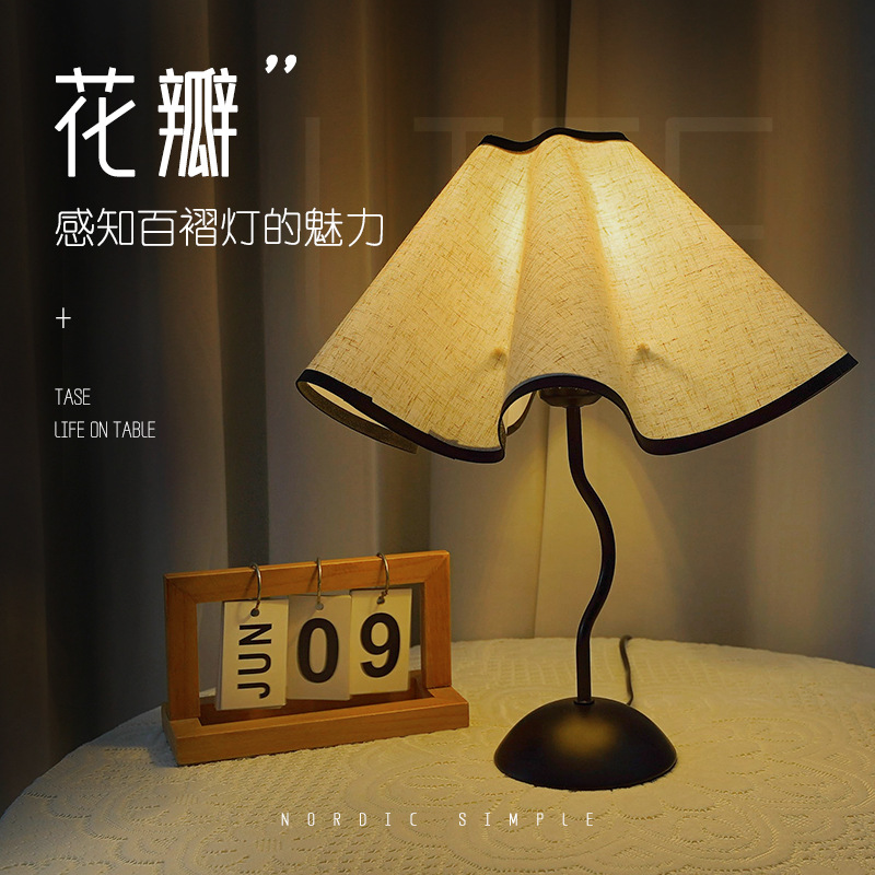 Middle Ancient vintage Bedroom Bedside Table Lamp French Retro Nanyang Style Atmosphere Living Room Study Petal Cloth Lamp