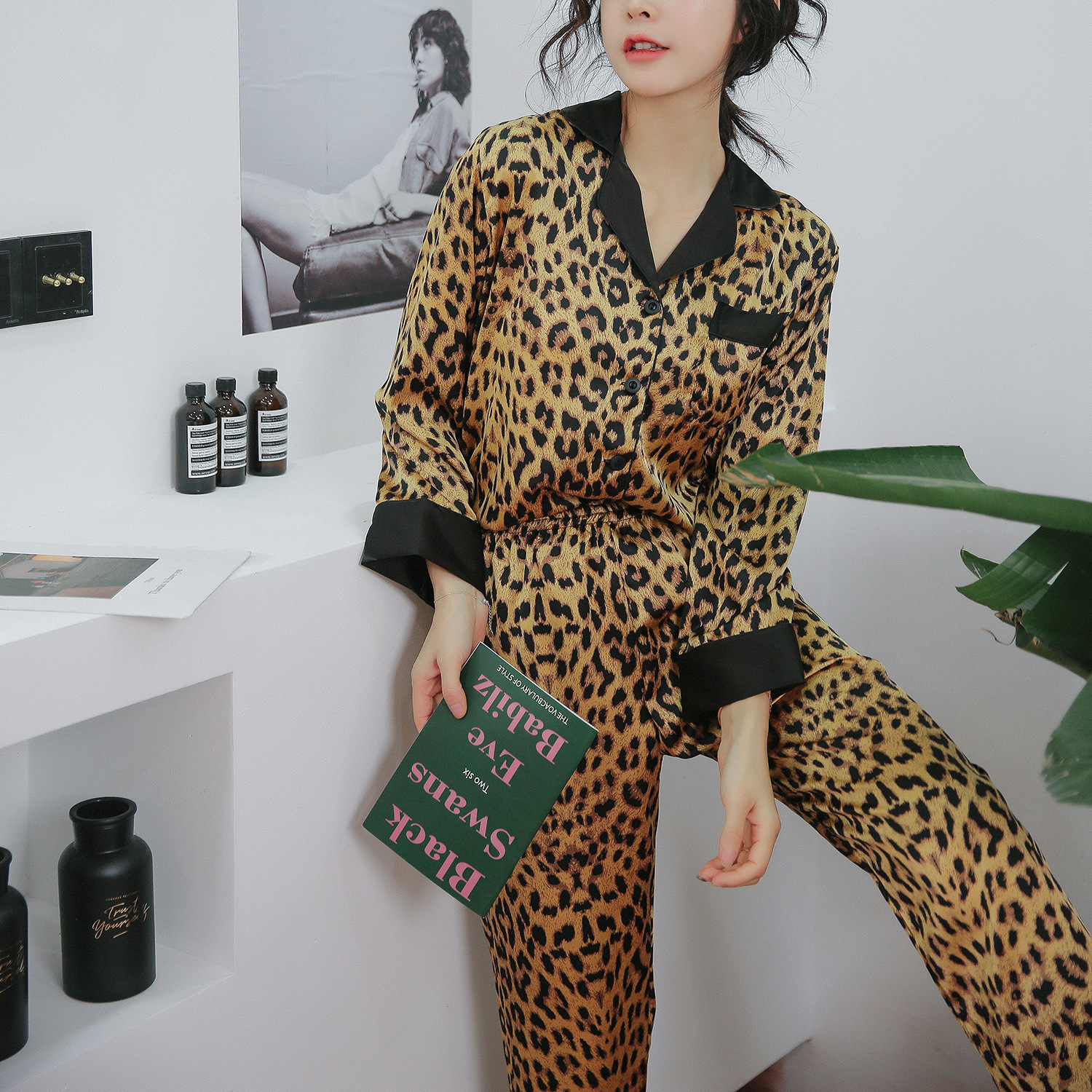 Picture of 2019 spring and summer long-sleeved pajamas women's artificial silk home wear suit leopard print sexy pajamas Ice Silk
