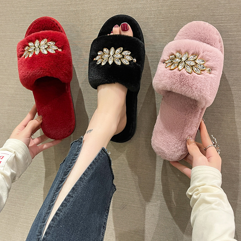 Cross-Border Furry Slippers for Women Winter 2024 New Korean Style Fashion Metal Chain Rhinestone Home One-Word Cotton Slippers Export