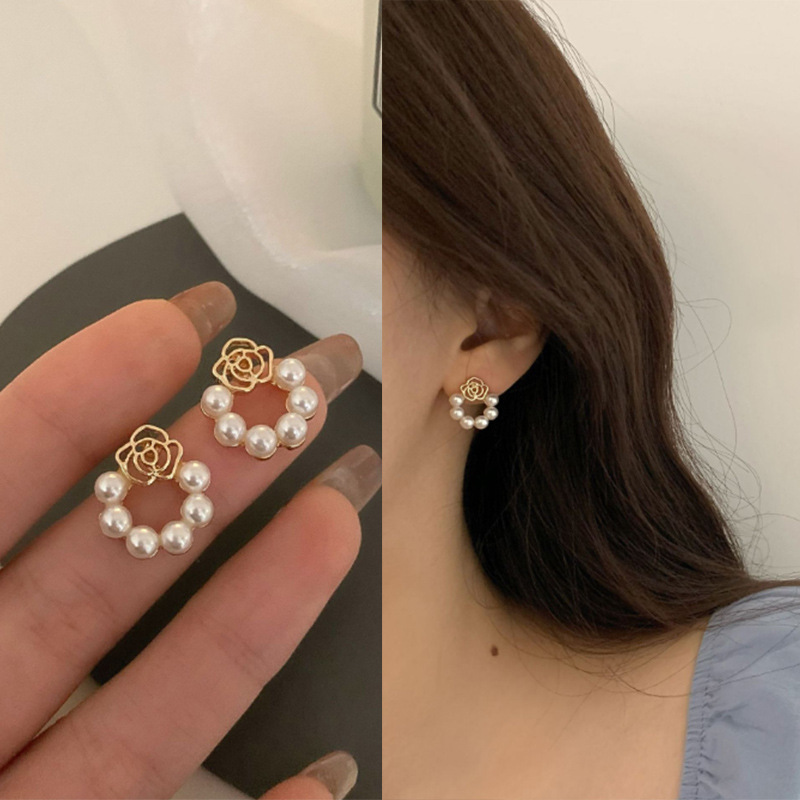 Fashionable Cut Out Rose Pearl Earrings Ins Niche Fashion Simple Accessible Luxury Versatile High-End Earrings