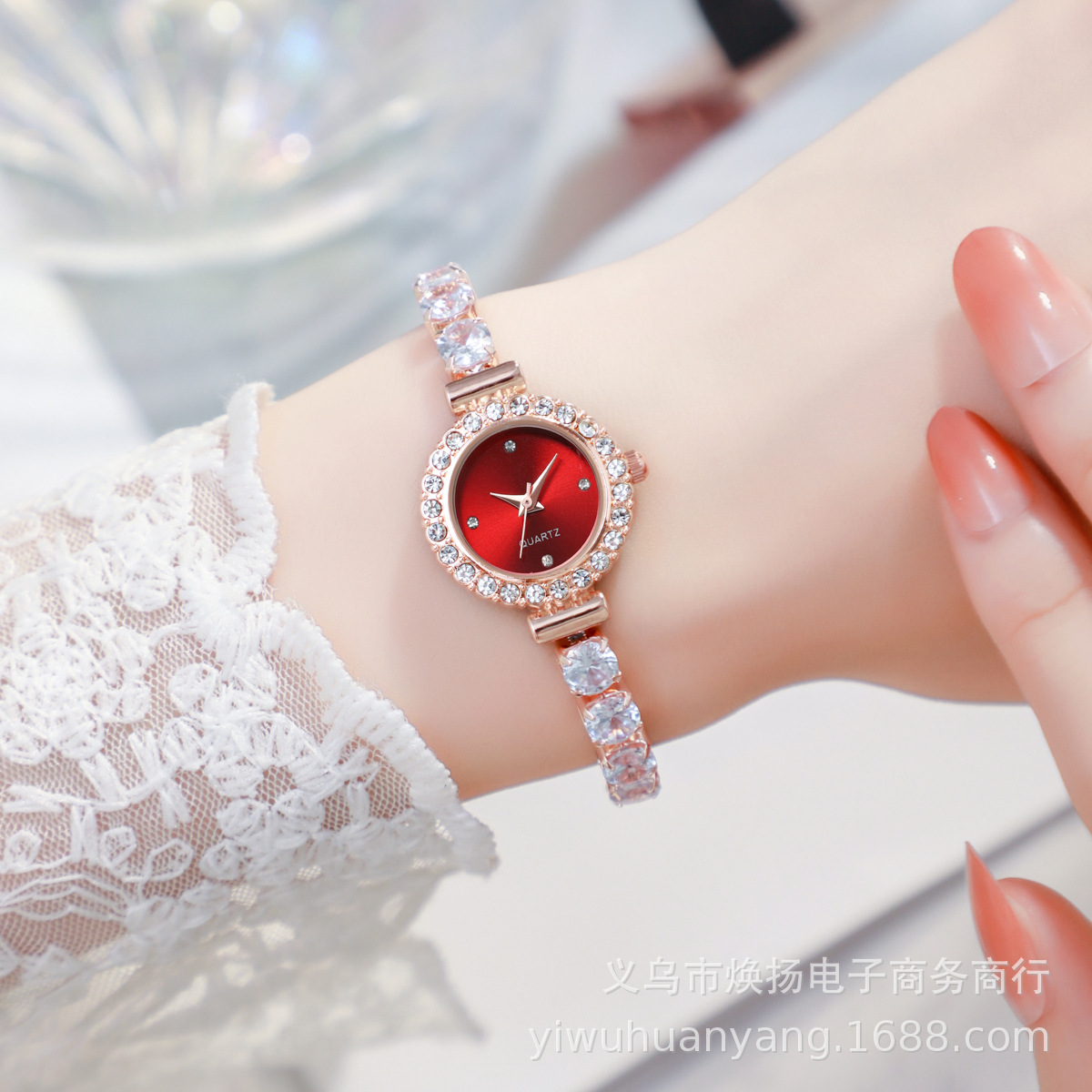 Picture of New Fashionable Large Diamond Bracelet Watch, Elegant and Elegant Women's Watch, Round Small Dial Quartz Watch, High-End Women's Watch