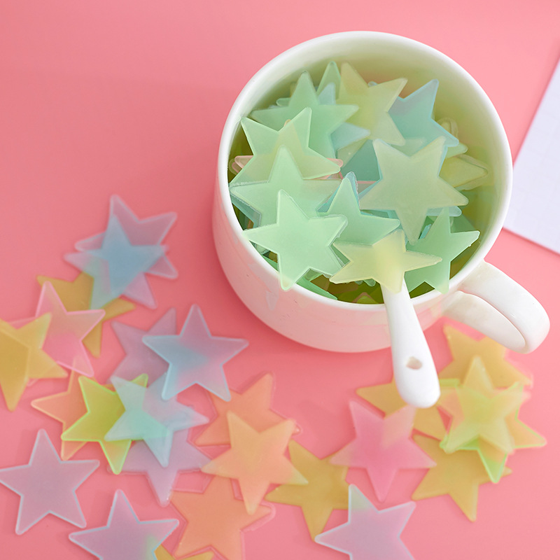 Picture of Luminous Star Stickers 3D Stereo Baby's Breath BeDroom Decoration Paintings 3cm Fluorescent Star Stickers Self-aDhesive Stereo Luminous Stickers