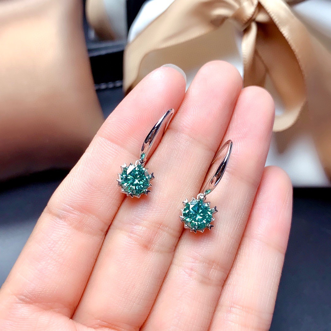 New color treasure live supply imitation Maldives blue and green Mosang diamond earrings 1 karat super flash snowflake earrings