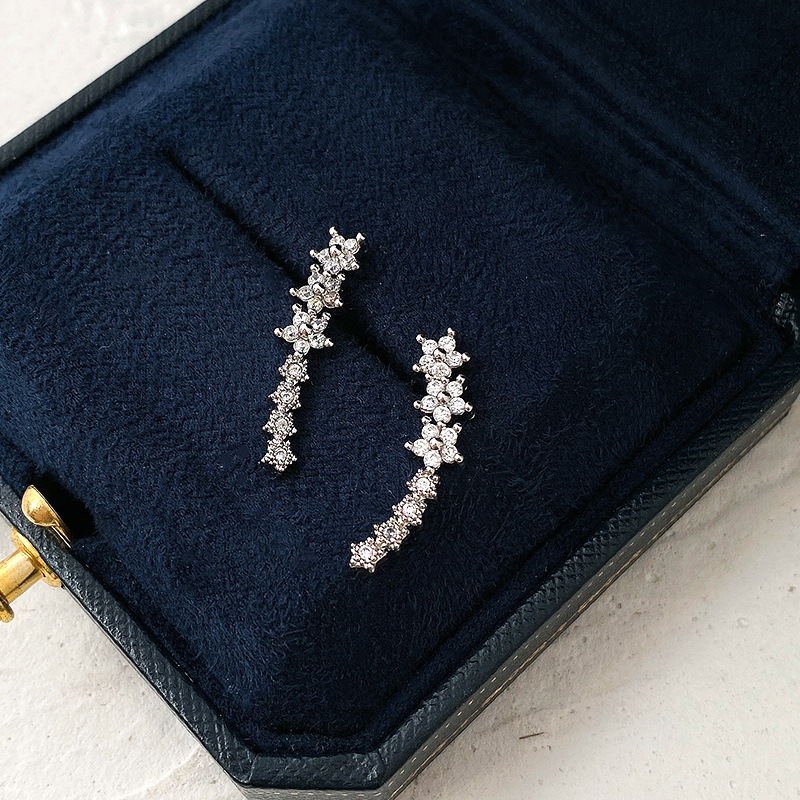 Picture of South Korea Diamond Earrings Star Elegant Earrings Women's Korean Sweet Cute Ear Row Jewelry Earrings 2021 New Fashion