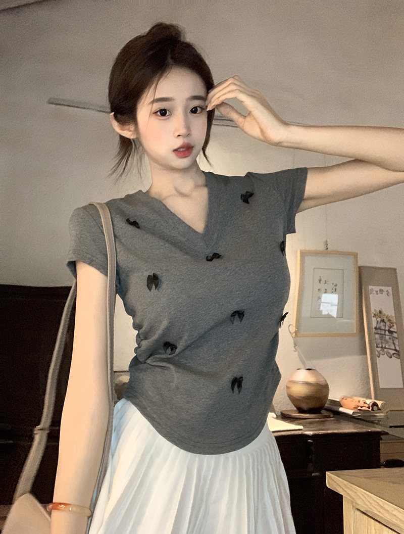Right Shoulder V-Neck Short-Sleeved T-Shirt for Women in Summer Slimming Look Niche Design Sweet and Cool Elegant Half-Sleeved Top Ins Style