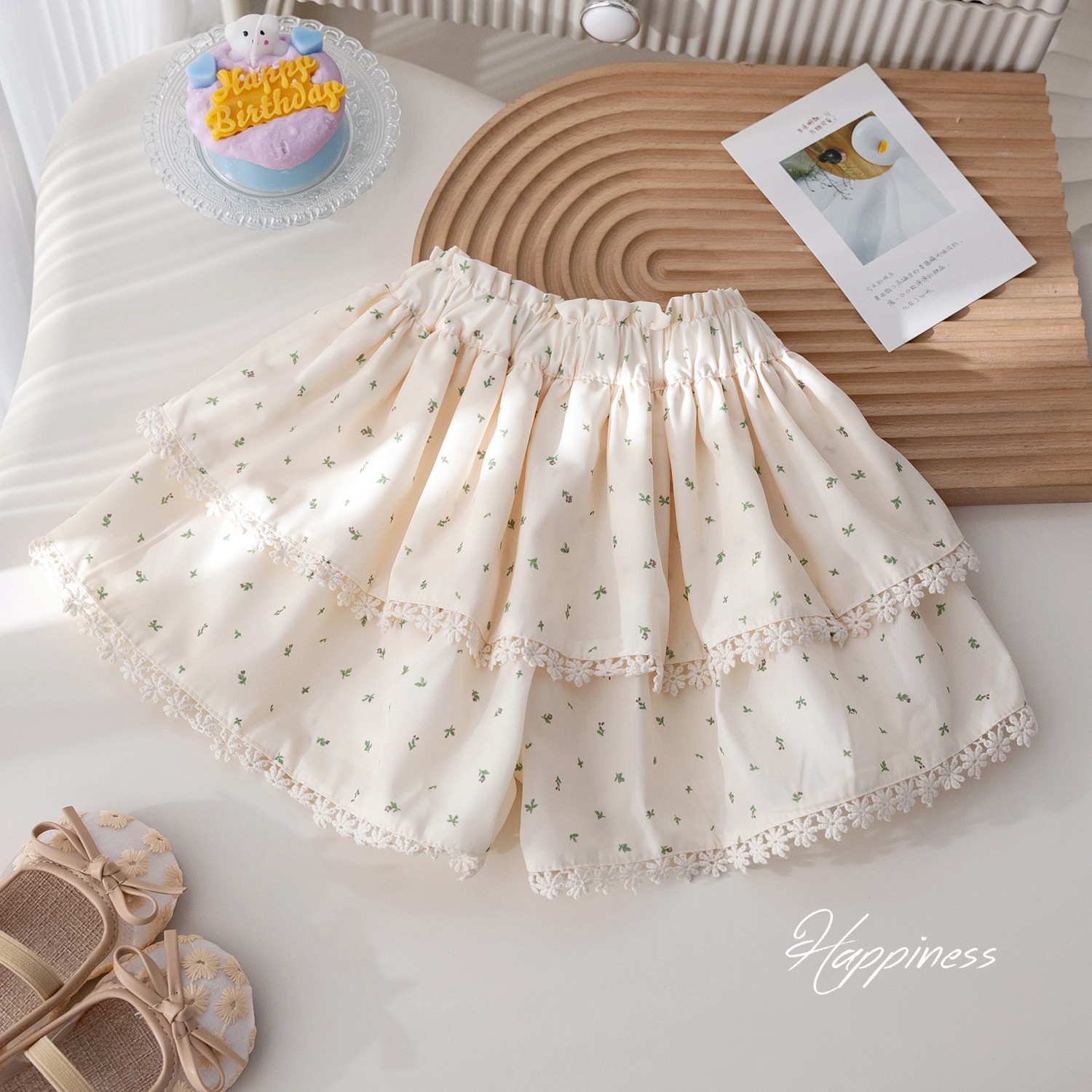 Picture of Girls' Summer suit Korean-style Fungus Lace Bow Short-sleeved T-shirt Western-style Lace Floral Pant Skirt Two-piece Set
