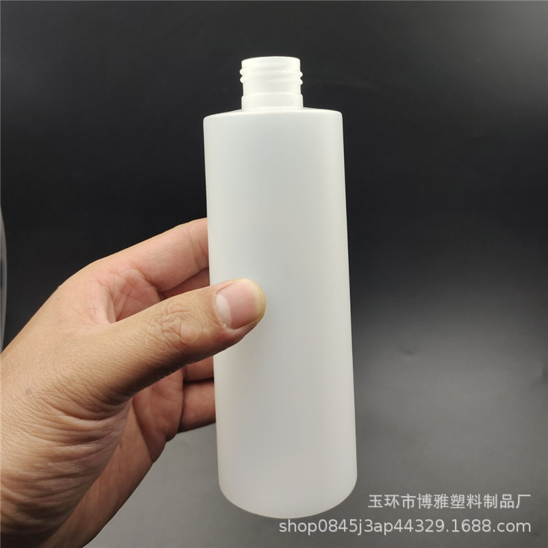 hdpe250ml plastic flat shoulder natural color semi-transparent white spray bottle cylindrical screw cap bottle alcohol disinfection water bottle