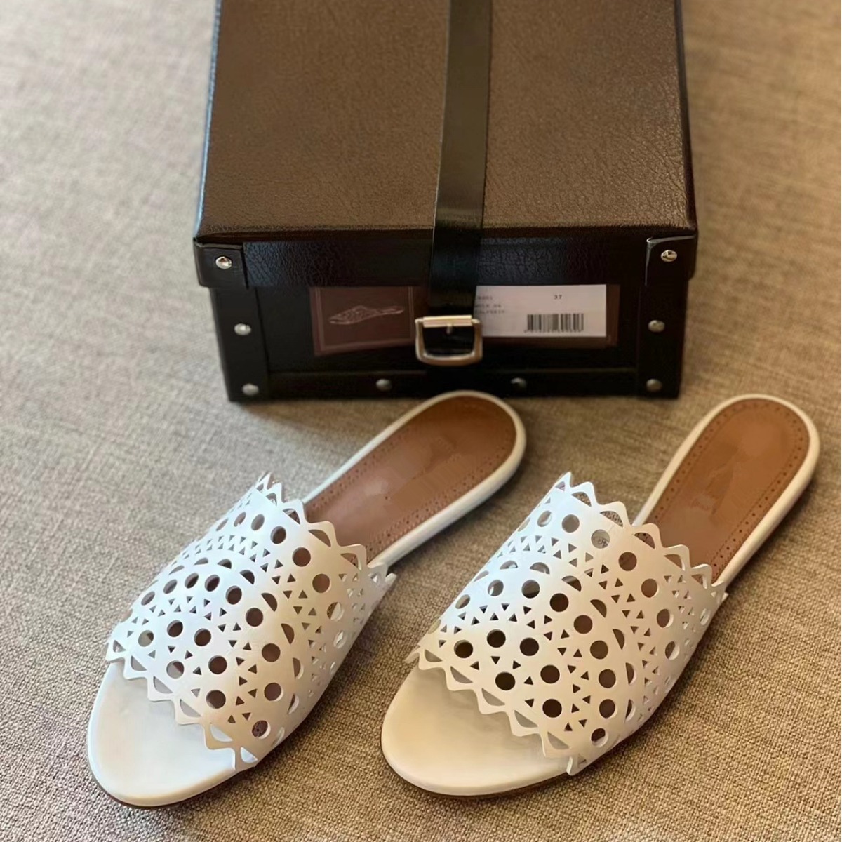 Genuine Leather Hollow-out Laser Carved Leather Flat Sandals Women's Outwear Fashionable 2024 New Summer Sandals