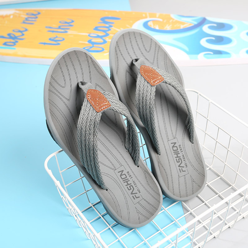 Picture of 2025 Cross-border New Style Neutral Soft Sole Flip Flops Fashion Outer Wear Men's Flip Flops Casual Beach Shoes Women