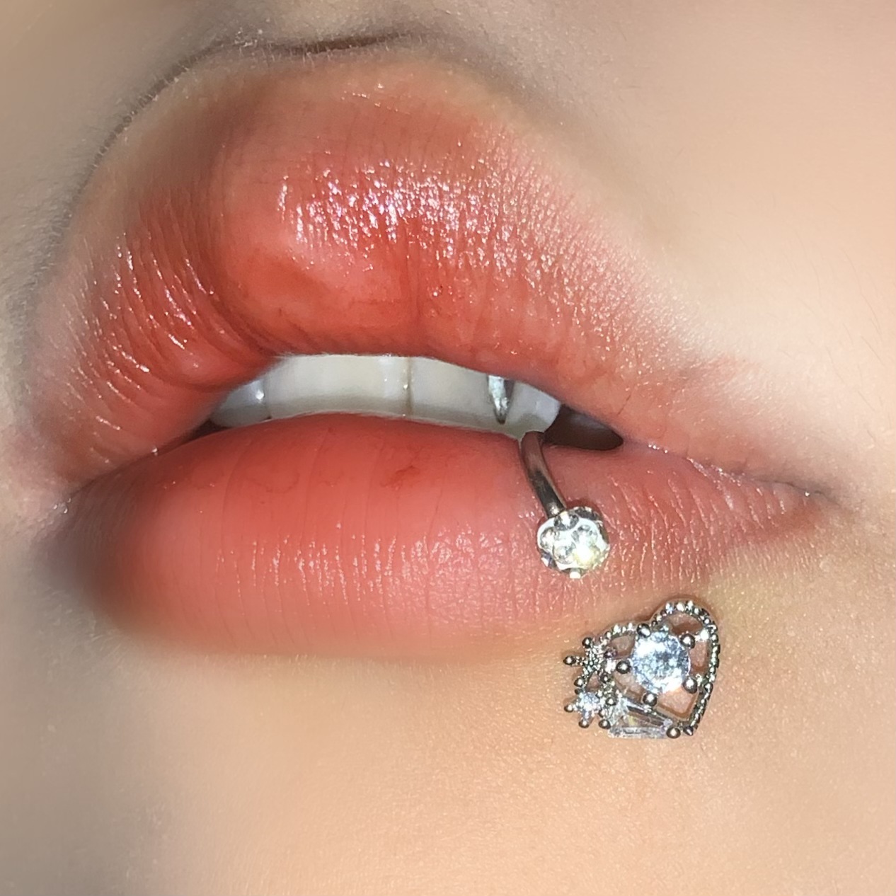 Picture of Aili Dream Diamond Zircon Love Light Luxury High-End Titanium Steel Lip Ring Cross-Border Piercing Yiwu Accessories