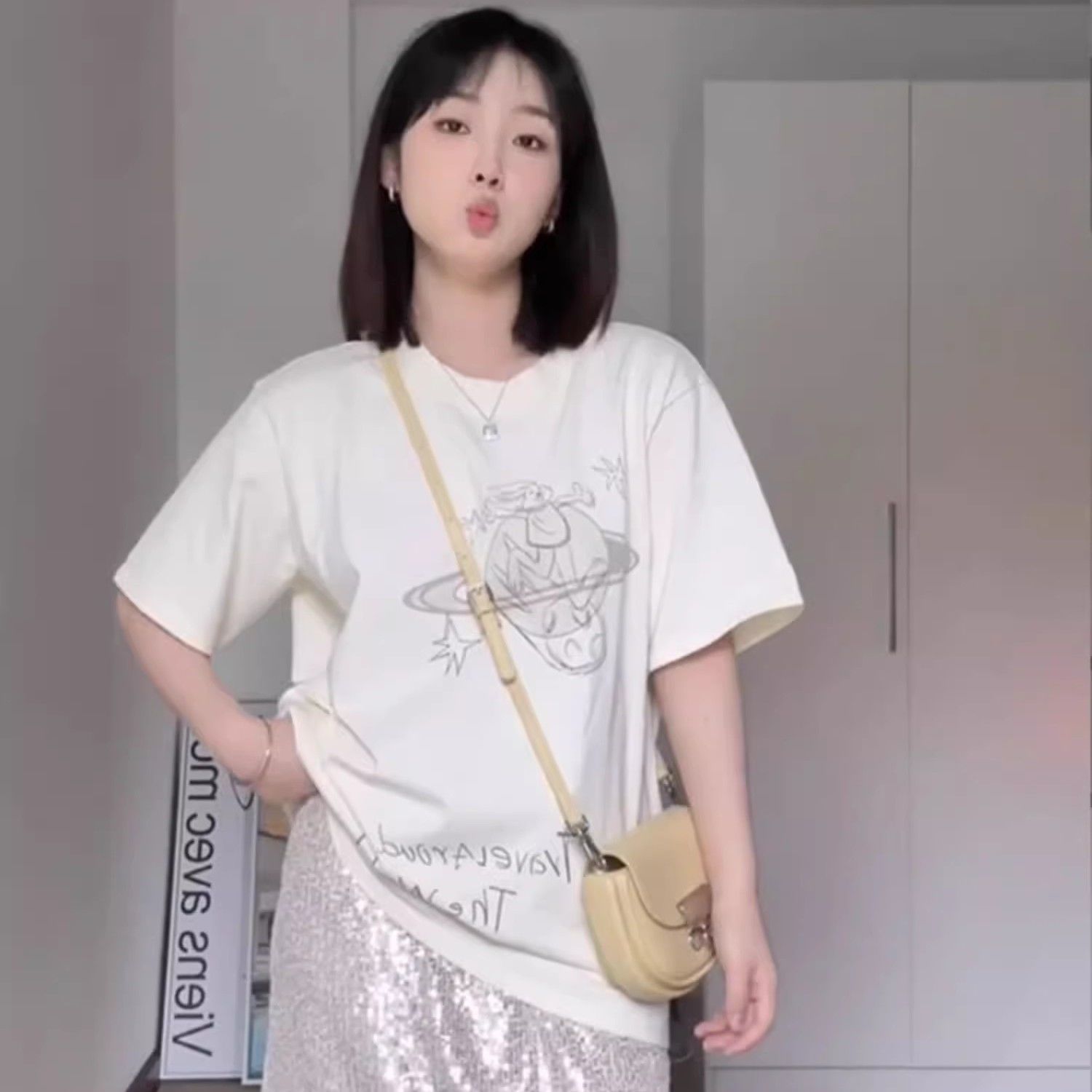 Picture of Free Printed Shoulder Short-sleeved T-shirt Women's Summer Thin Korean Style Design Sense Niche Loose Modal Top Trendy