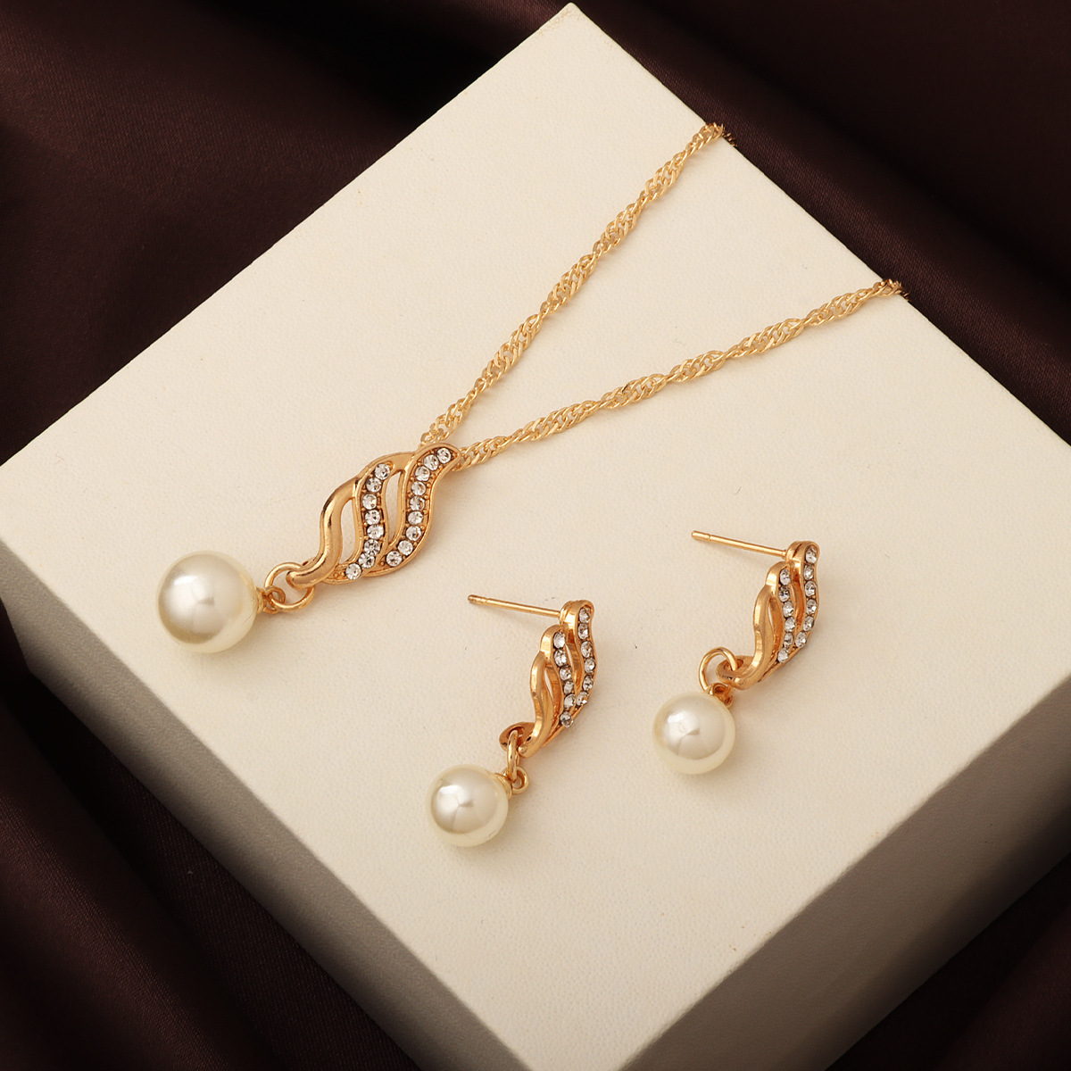 [Gold and Silver] Fashionable and Simple Bridal Diamond-Encrusted Earrings and Necklace Spiral Pearl Necklace 3-Piece Set Wholesale