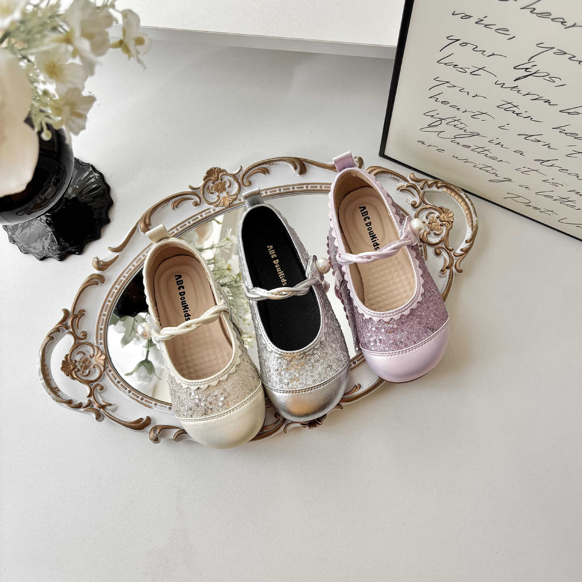 Girls Princess Shoes 2024 Spring New Children Pearl Velcro Flat Shoes Little Girl Baby Shiny Leather Shoes
