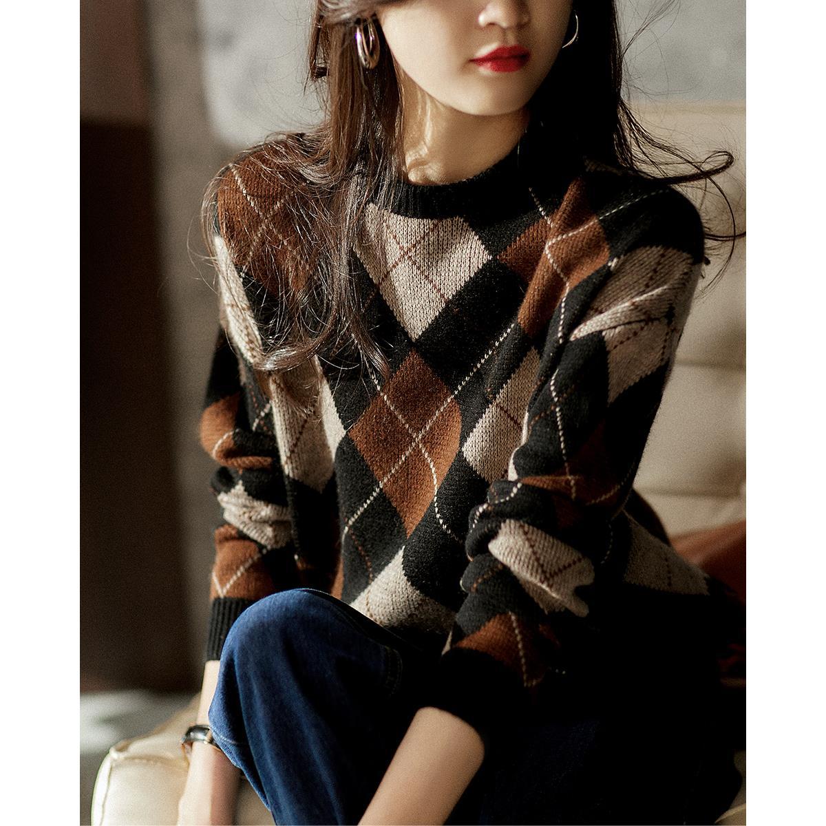 2024 Autumn and Winter New British Retro Style Contrast Color Diamond Plaid Temperament Wool Sweater Autumn Women's Clothing