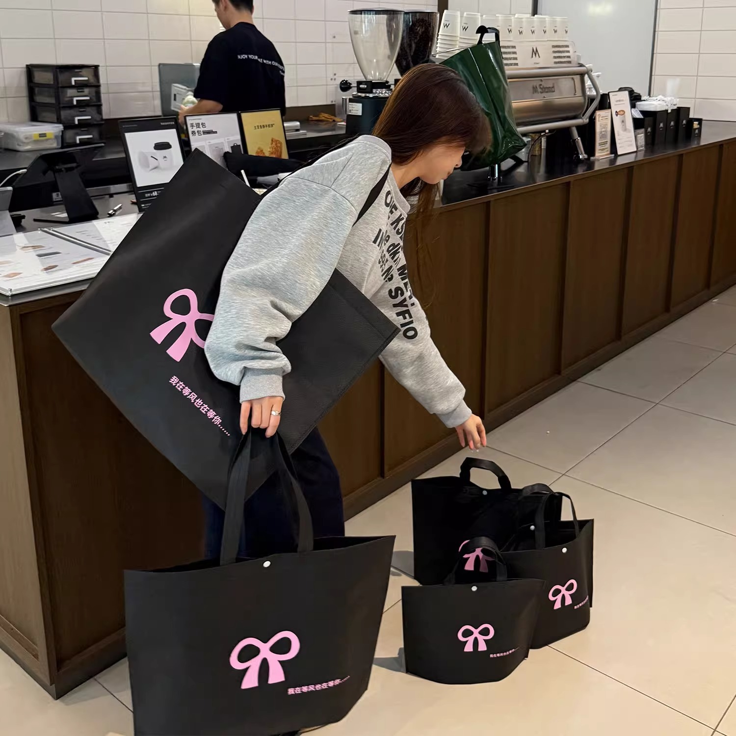 High-End Clothing Store Non-Woven Women's Clothing Handbag Packaging Shopping Packaging Bag Large Capacity Thickeneded Wholesale