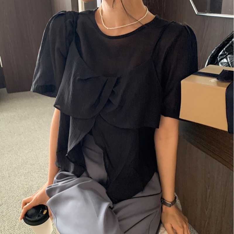 Picture of Korean Summer Temperament, Romantic, Gentle and Sweet Style, Two-Piece Short-Sleeved Chiffon Shirt with Slit Suspenders