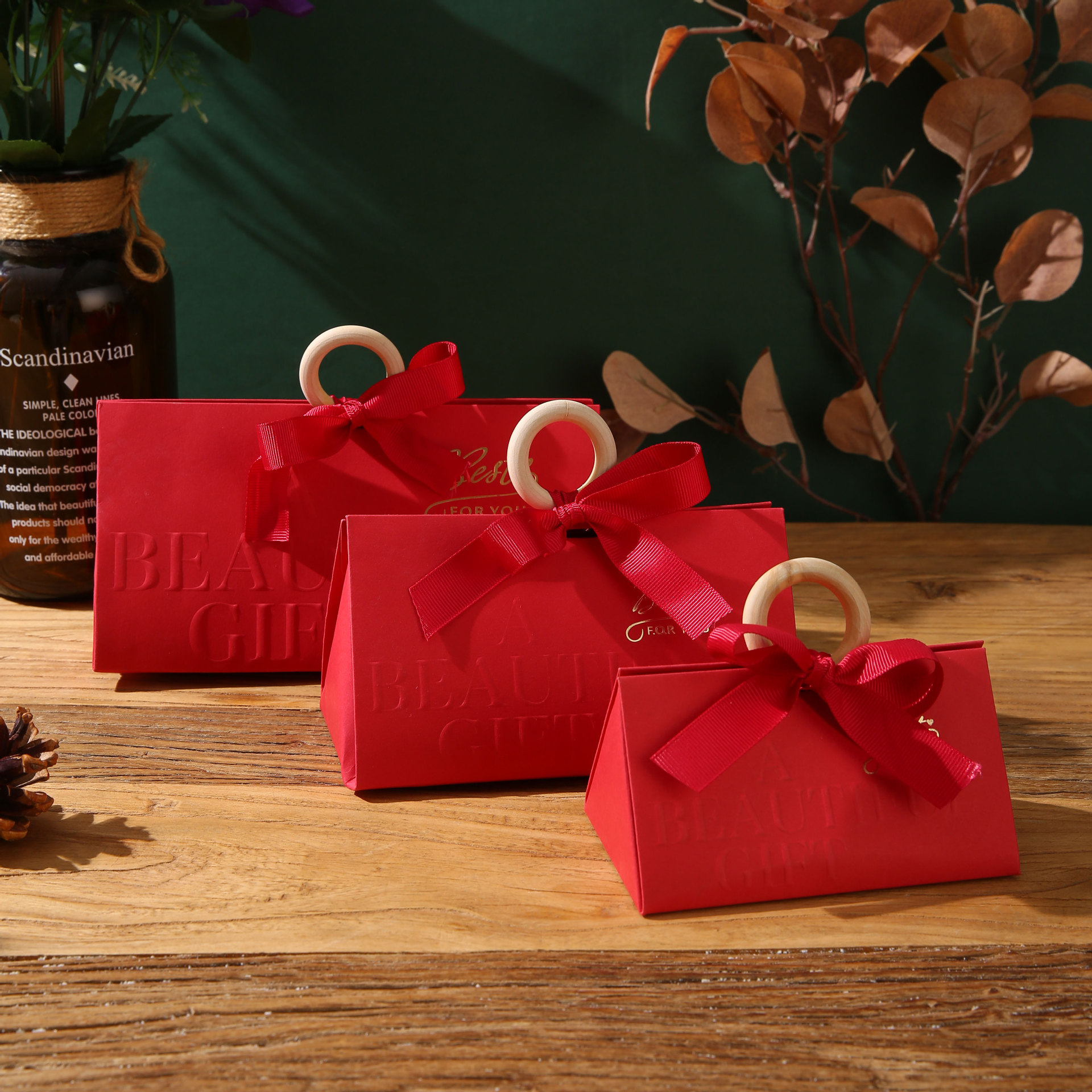 Picture of European Style Simple Kraft Paper Triangle Accompanying Gift Wedding Candy Box Wedding High-end Wedding Creative Portable Gift Box