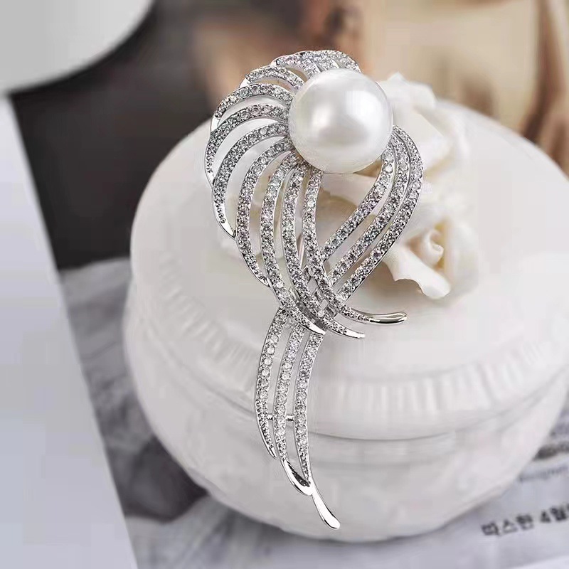 Simple high-end personality full diamond brooch high-end wings pearl pin accessories ins temperament design clothing