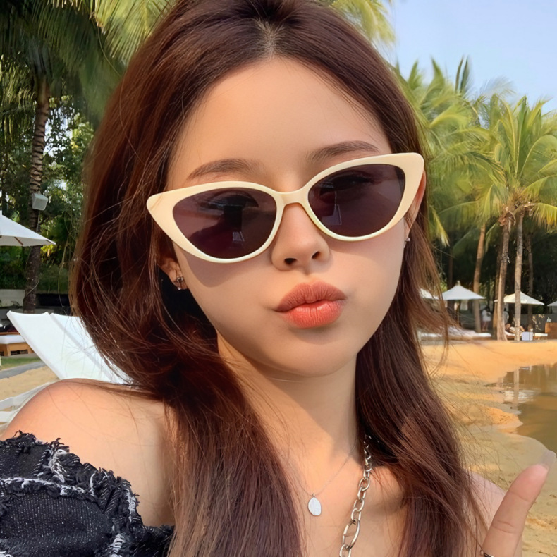 Picture of Pink Cat's Eye Sunglasses Women's Tea-colored Summer High-end New Style Sunglasses Men's Sunscreen Internet Popular Retro Fashionable Glasses