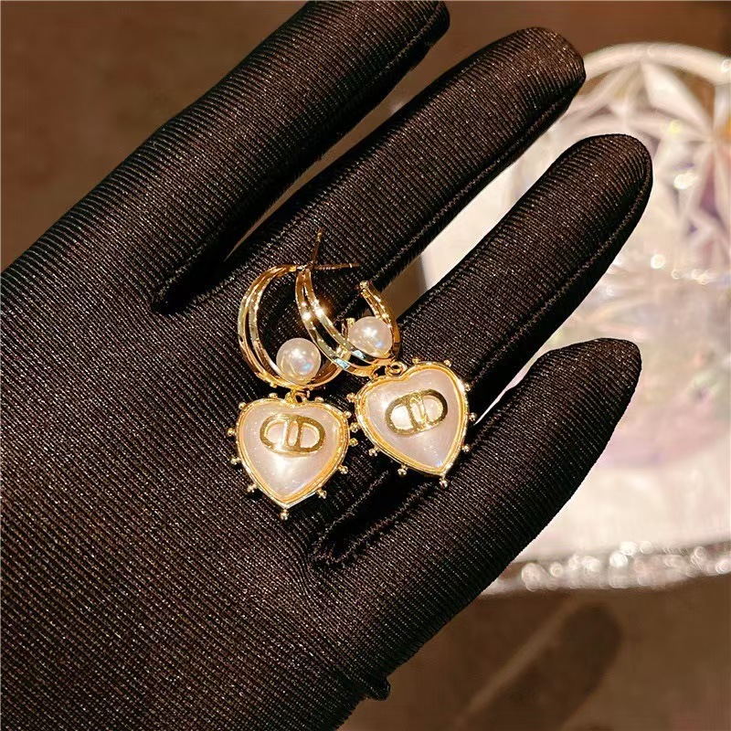 2022 Tassel New Temperament Love Letter D Pearl Earrings Niche Design Internet Celebrity Earrings