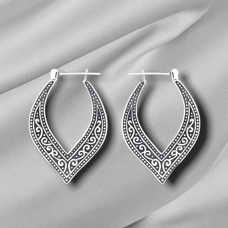 Bedie European and American Hollow Bohemian Ethnic Style Carved Earrings Retro ins Peach Heart Love Geometric Semi-Circle Ear