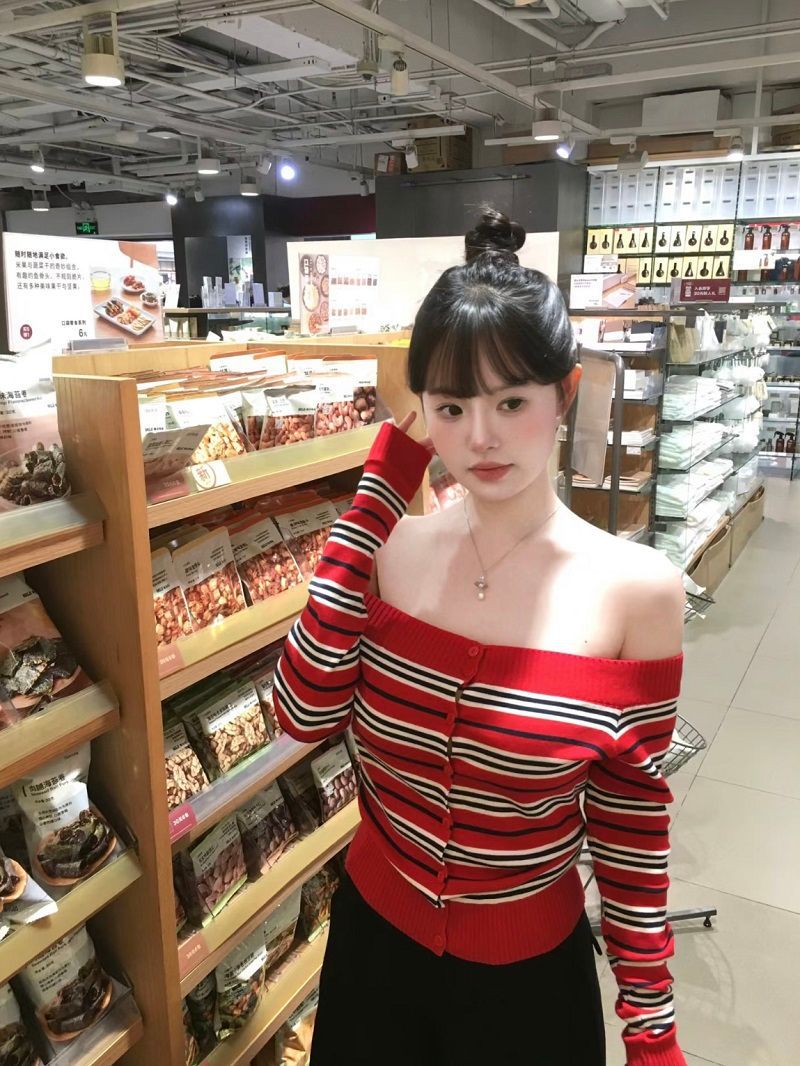 Niche Unique Red Striped off-shoulder Knitted Cardigan Sweater 2024 Winter Hot Girls Sexy Top Ins Women